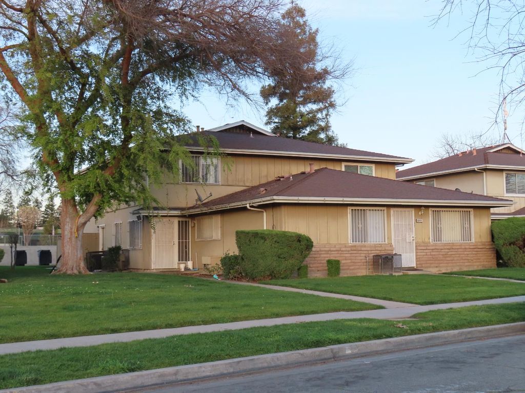 Image 1 of property listing at 4960 N Holt Avenue # 103, Fresno, CA 93705