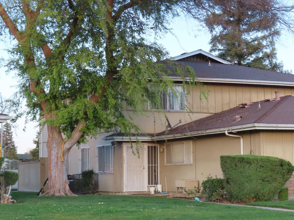Image 2 of property listing at 4960 N Holt Avenue # 103, Fresno, CA 93705