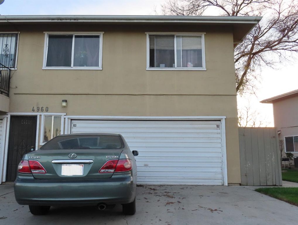 Image 3 of property listing at 4960 N Holt Avenue # 103, Fresno, CA 93705