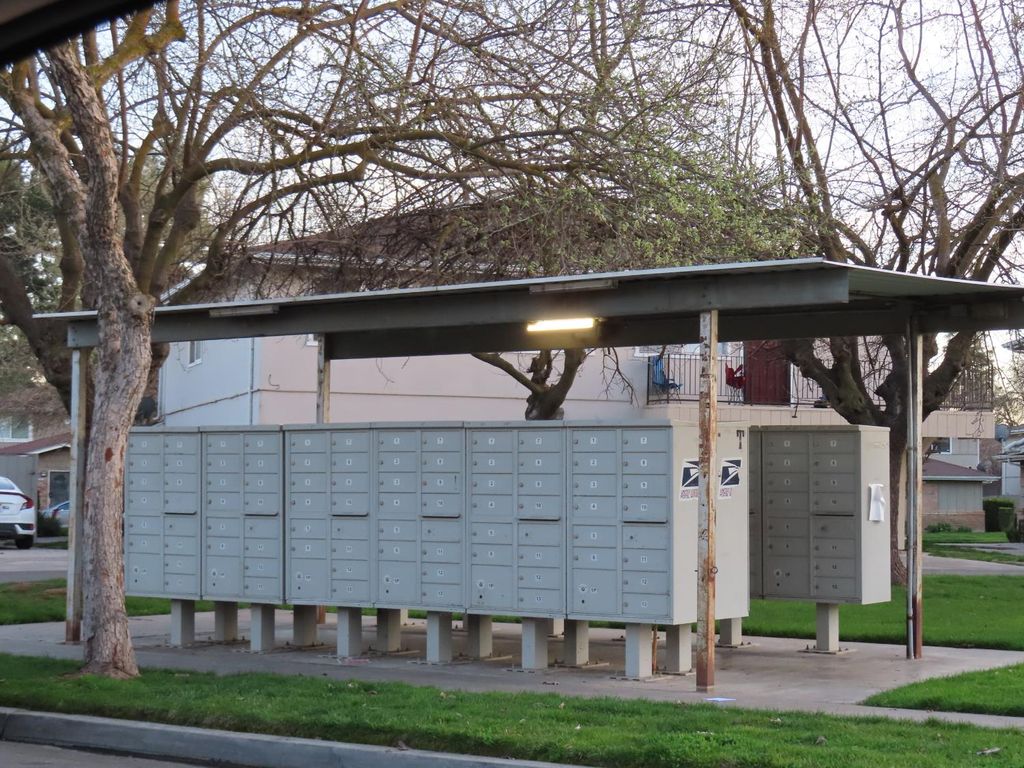 Image 7 of property listing at 4960 N Holt Avenue # 103, Fresno, CA 93705