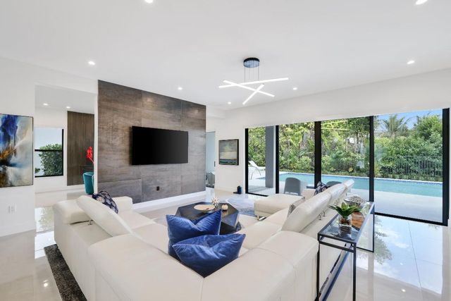 17052 Rainbow Falls Trail, Boca Raton, FL 33496