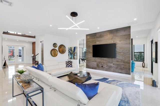 17052 Rainbow Falls Trail, Boca Raton, FL 33496