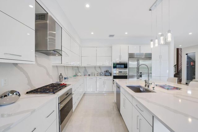 17052 Rainbow Falls Trail, Boca Raton, FL 33496