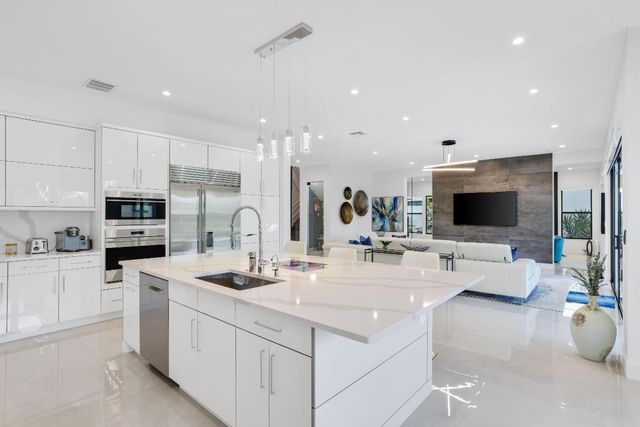 17052 Rainbow Falls Trail, Boca Raton, FL 33496