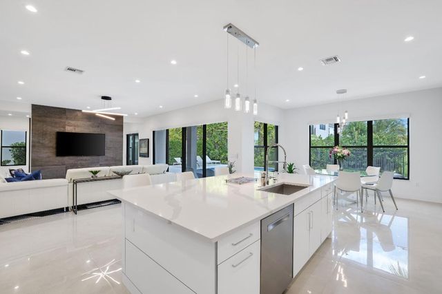 17052 Rainbow Falls Trail, Boca Raton, FL 33496