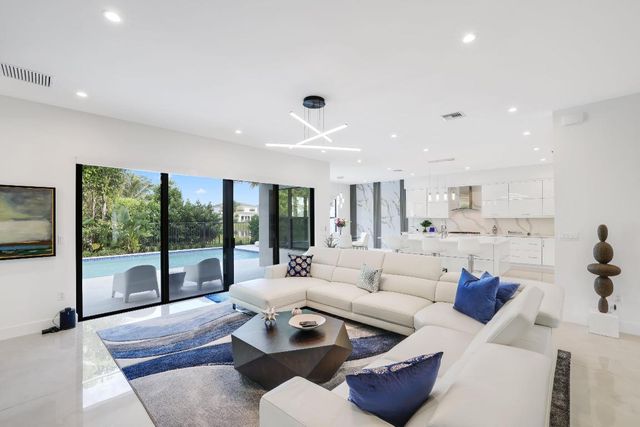 17052 Rainbow Falls Trail, Boca Raton, FL 33496