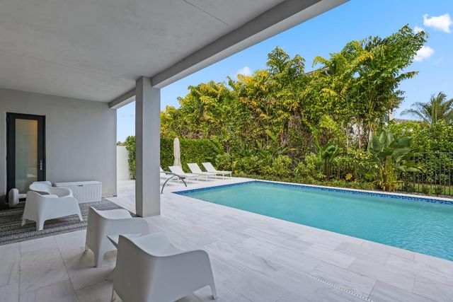 17052 Rainbow Falls Trail, Boca Raton, FL 33496