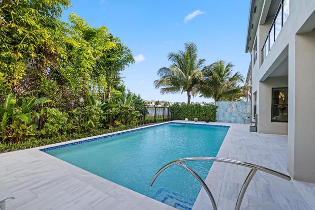 17052 Rainbow Falls Trail, Boca Raton, FL 33496