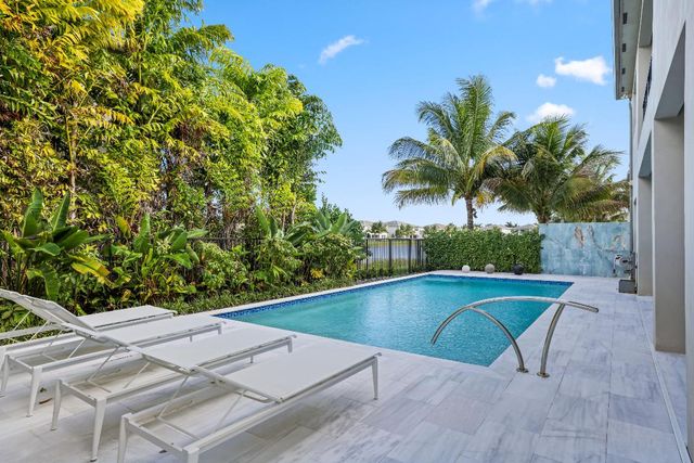 17052 Rainbow Falls Trail, Boca Raton, FL 33496