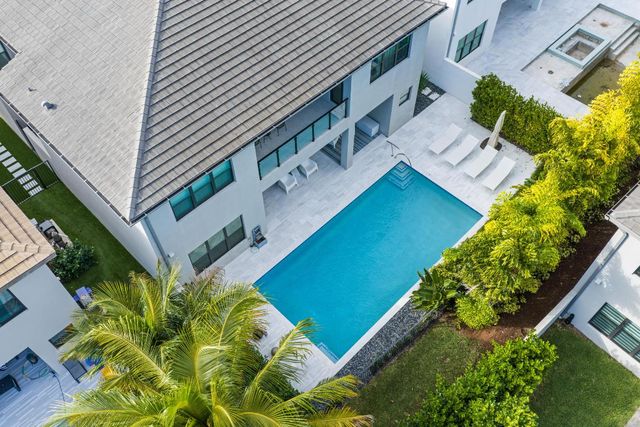 17052 Rainbow Falls Trail, Boca Raton, FL 33496