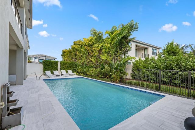 17052 Rainbow Falls Trail, Boca Raton, FL 33496