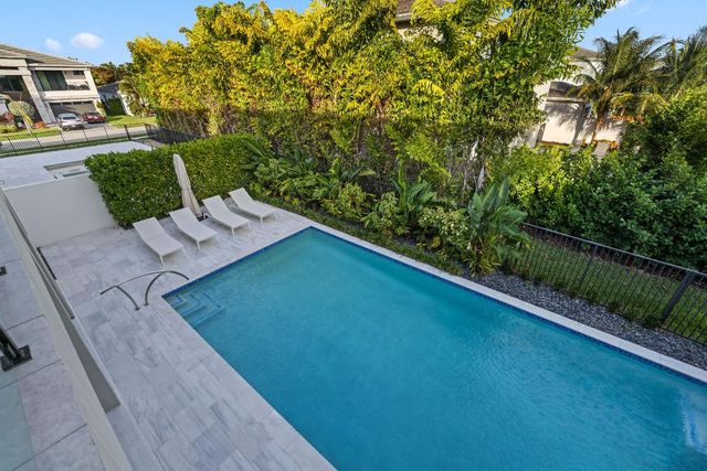 17052 Rainbow Falls Trail, Boca Raton, FL 33496