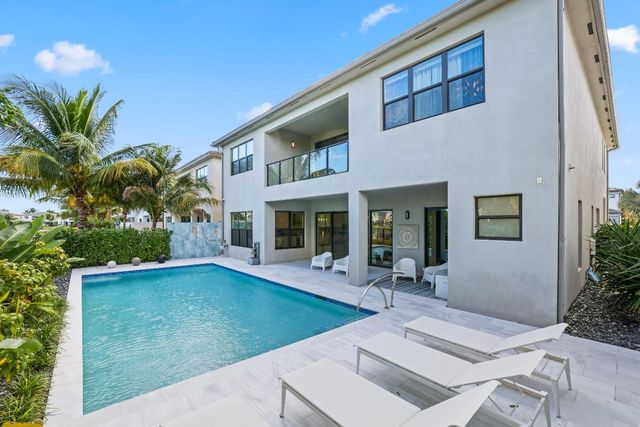 17052 Rainbow Falls Trail, Boca Raton, FL 33496