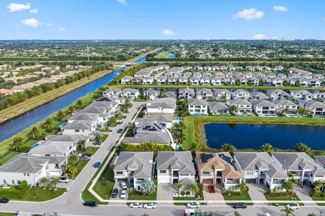 17052 Rainbow Falls Trail, Boca Raton, FL 33496