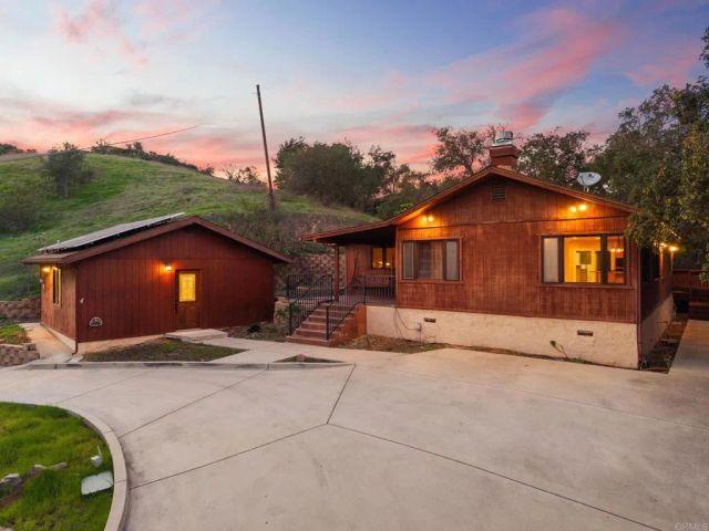 901 S Live Oak Park Road, Fallbrook, CA 92028