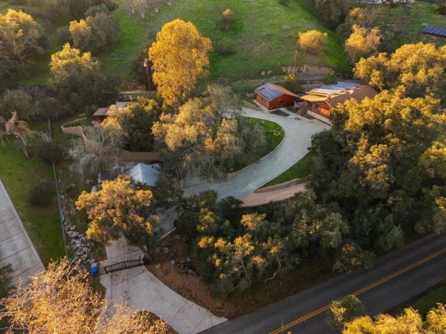 901 S Live Oak Park Road, Fallbrook, CA 92028