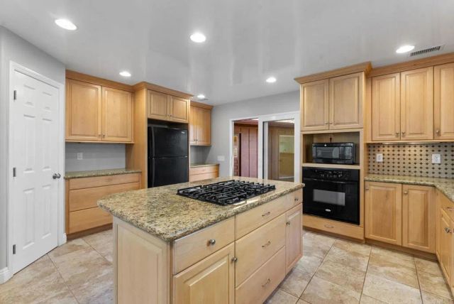 901 S Live Oak Park Road, Fallbrook, CA 92028