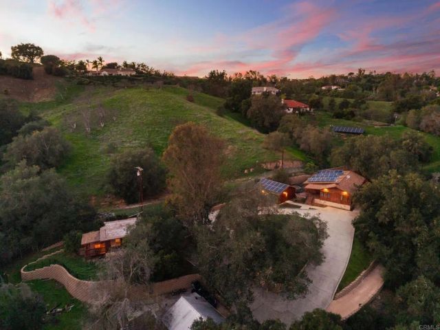 901 S Live Oak Park Road, Fallbrook, CA 92028