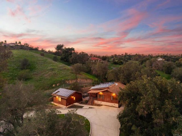 901 S Live Oak Park Road, Fallbrook, CA 92028