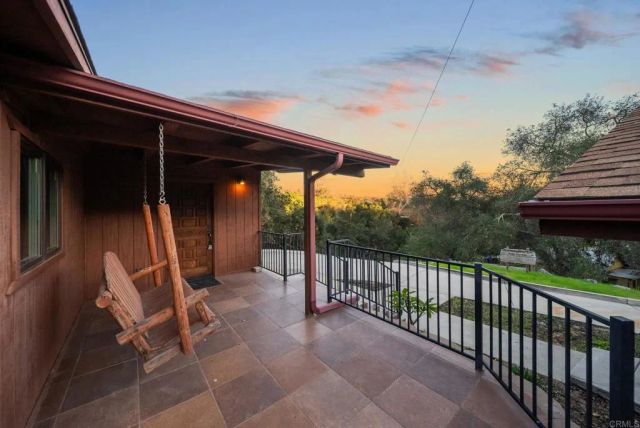 901 S Live Oak Park Road, Fallbrook, CA 92028