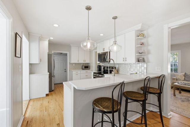 212 New England PLACE, Edgeworth, PA 15143