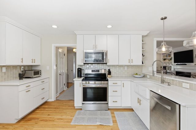 212 New England PLACE, Edgeworth, PA 15143