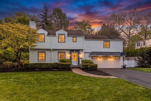 212 New England PLACE, Edgeworth, PA 15143