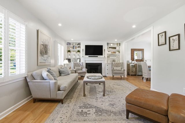 212 New England PLACE, Edgeworth, PA 15143