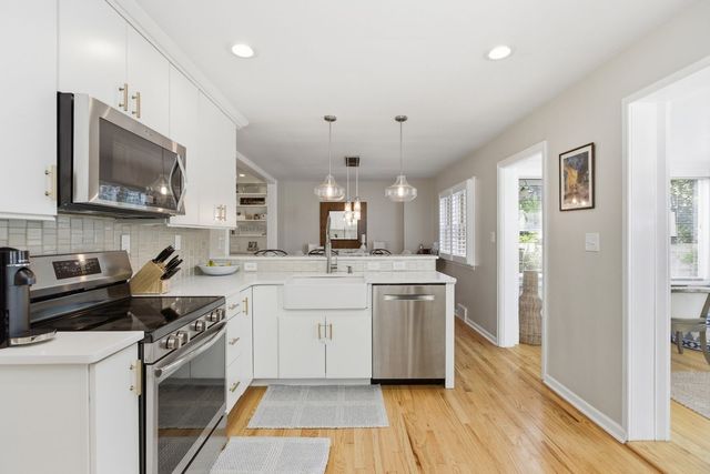 212 New England PLACE, Edgeworth, PA 15143