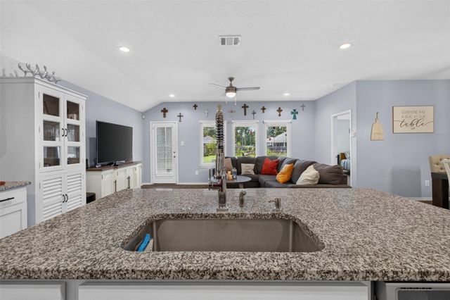 815 Republic Road, New Caney, TX 77357