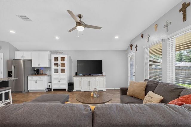 815 Republic Road, New Caney, TX 77357