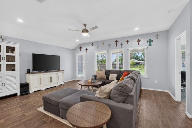 815 Republic Road, New Caney, TX 77357