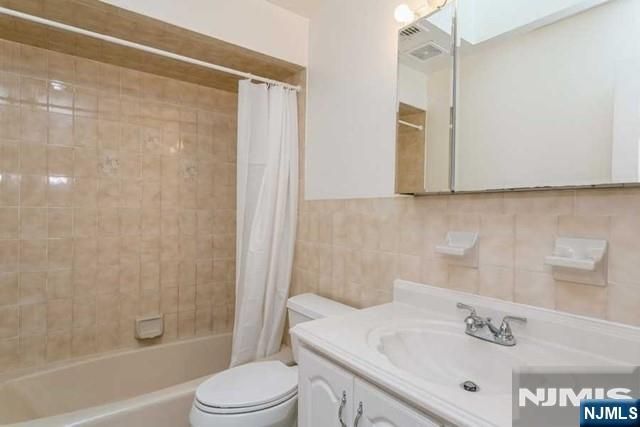 224 Lawton Avenue, Cliffside Park, NJ 07010