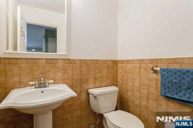 224 Lawton Avenue, Cliffside Park, NJ 07010