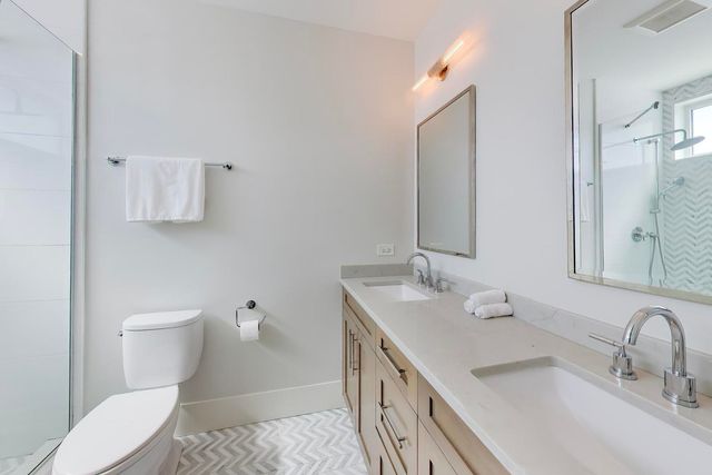 5553 N Clark Street 301, Chicago, IL 60640