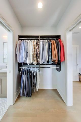 5553 N Clark Street 301, Chicago, IL 60640