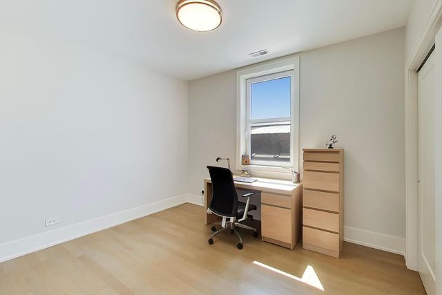 5553 N Clark Street 301, Chicago, IL 60640