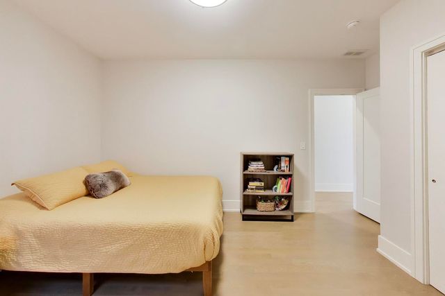 5553 N Clark Street 301, Chicago, IL 60640