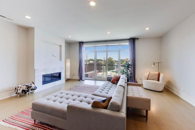 5553 N Clark Street 301, Chicago, IL 60640