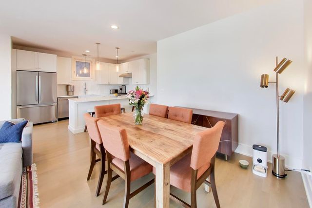 5553 N Clark Street 301, Chicago, IL 60640