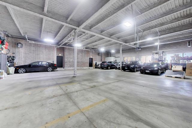 5553 N Clark Street 301, Chicago, IL 60640