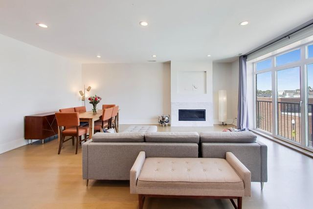 5553 N Clark Street 301, Chicago, IL 60640