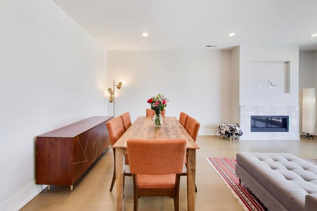 5553 N Clark Street 301, Chicago, IL 60640