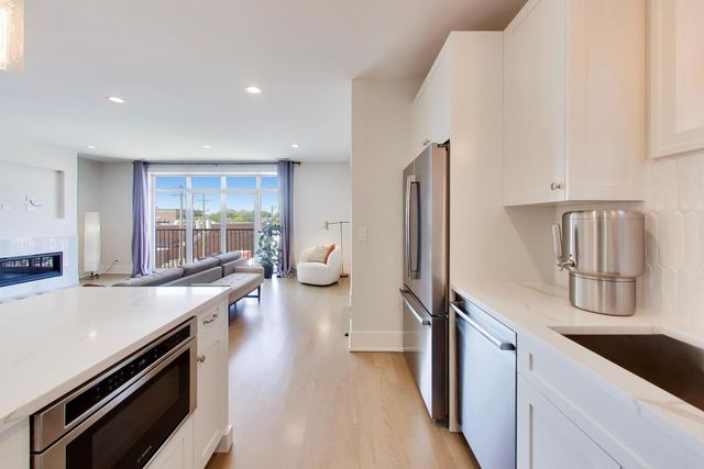 5553 N Clark Street 301, Chicago, IL 60640