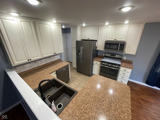 708 Pine Tree Court, Seymour, IN 47274