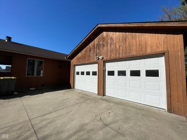 708 Pine Tree Court, Seymour, IN 47274