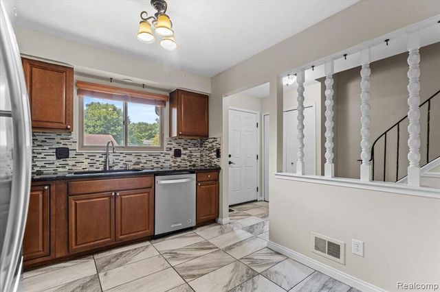 3719 Old Creek Road, Troy, MI 48084