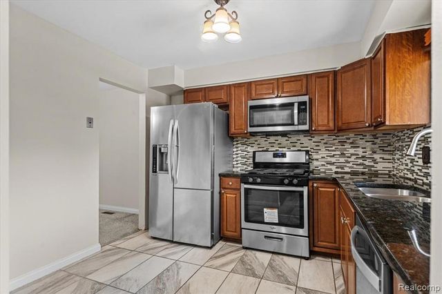 3719 Old Creek Road, Troy, MI 48084