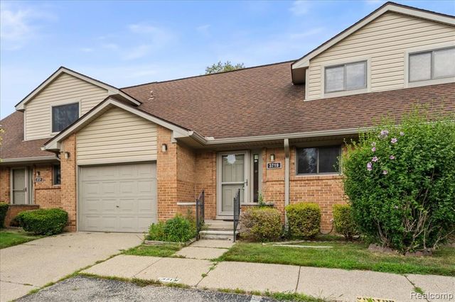 3719 Old Creek Road, Troy, MI 48084