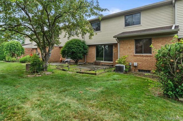 3719 Old Creek Road, Troy, MI 48084